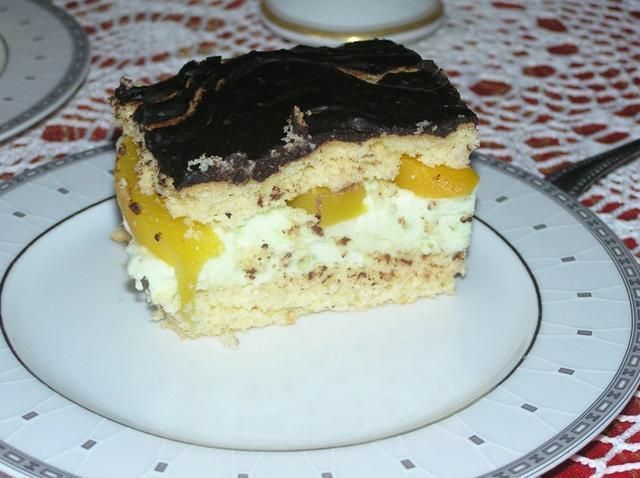 Ciasto z zielona śmietaną i brzoskwiniam