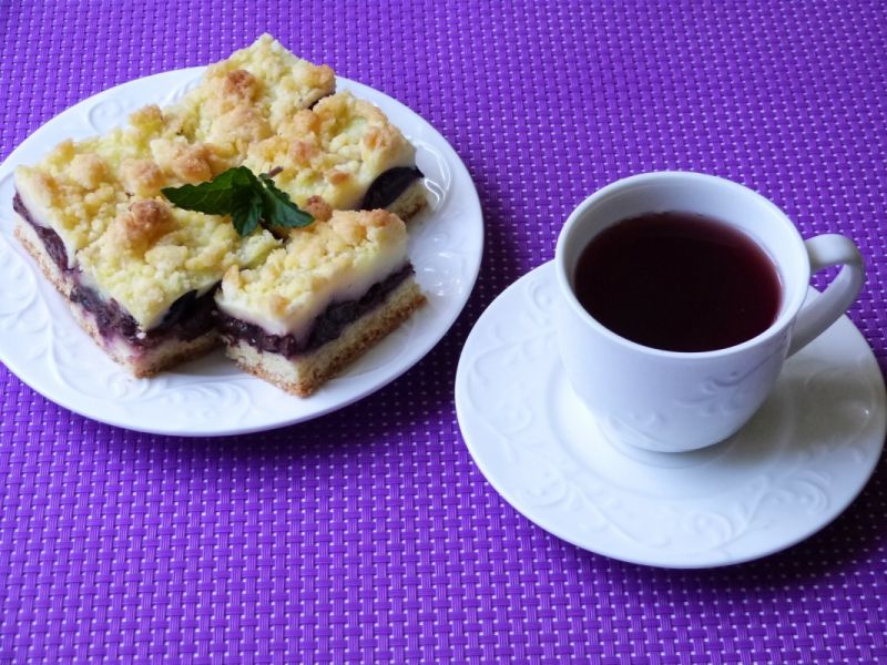 Ciasto ze śliwkami i budyniem Ciasto ze śliwkami i budyniem