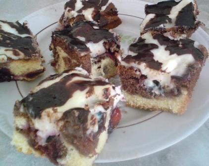 Ciasto ze śliwkami i budyniem