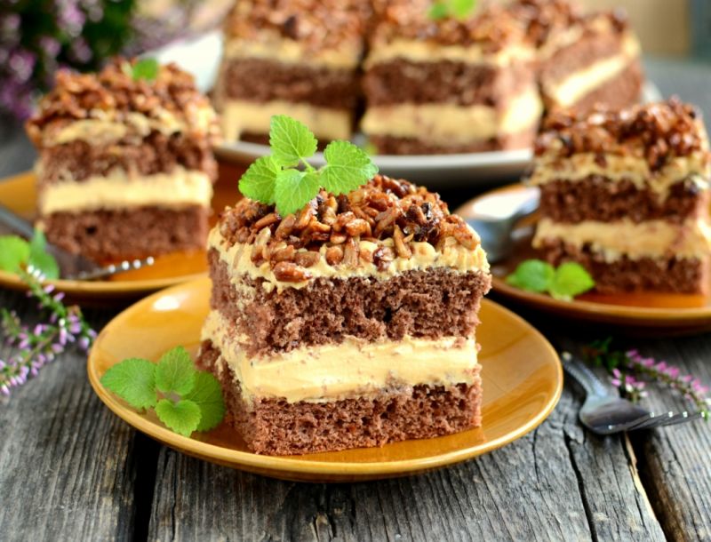 Ciasto ze słonecznikiem i kremem karmelowym