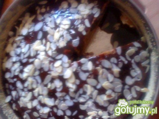 ciasto zebra z polewą i migdałami