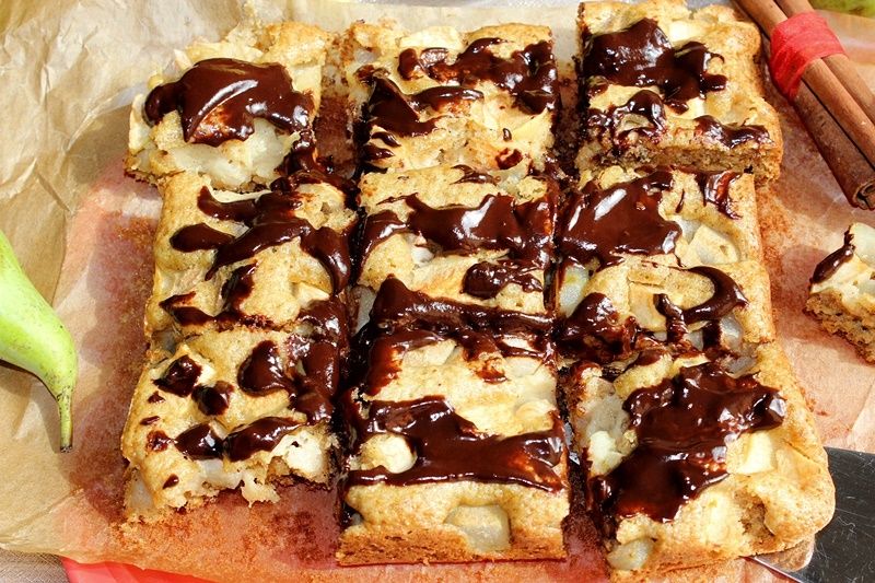 Ciasto żytnie z jabłkiem, gruszką i cynamonem