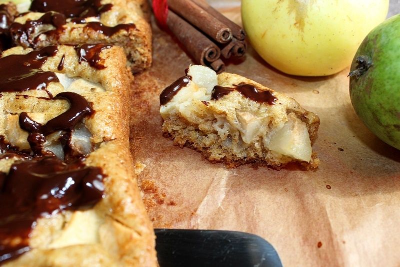 Ciasto żytnie z jabłkiem, gruszką i cynamonem
