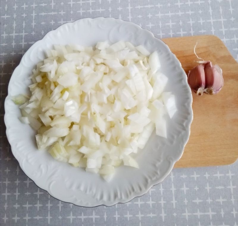 Ciecierzyca po bretońsku z kiełbasą chorizo 