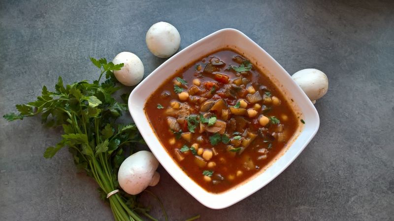 Ciecierzyca z bakłażanem i pieczarkami