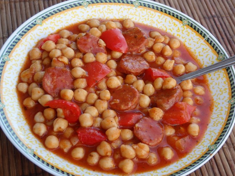 Cieciorka z chorizo w sosie pomidorowym Cieciorka z chorizo w sosie pomidorowym