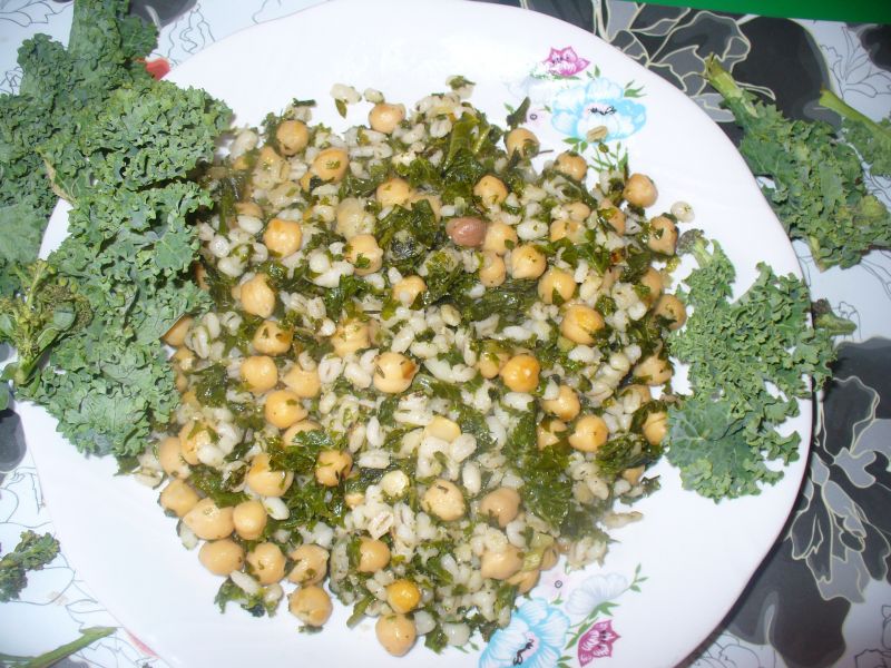 Cieciorka z kaszą pęczak i  jarmużem