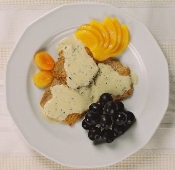 Cielęce medaliony na sosie błękitno - tymiankowym