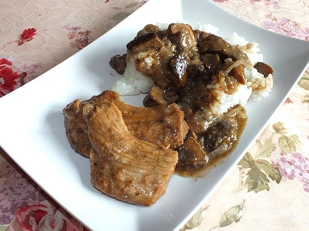 Cielęcina w aromatycznym sosie z podgrzybków Cielęcina w aromatycznym sosie z podgrzybków