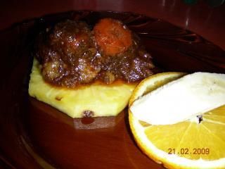 Cielęcinka w sosie grzybowym z owocami