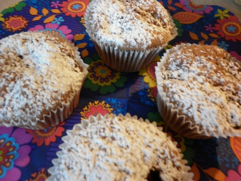 Ciemne babeczki z czereśniami