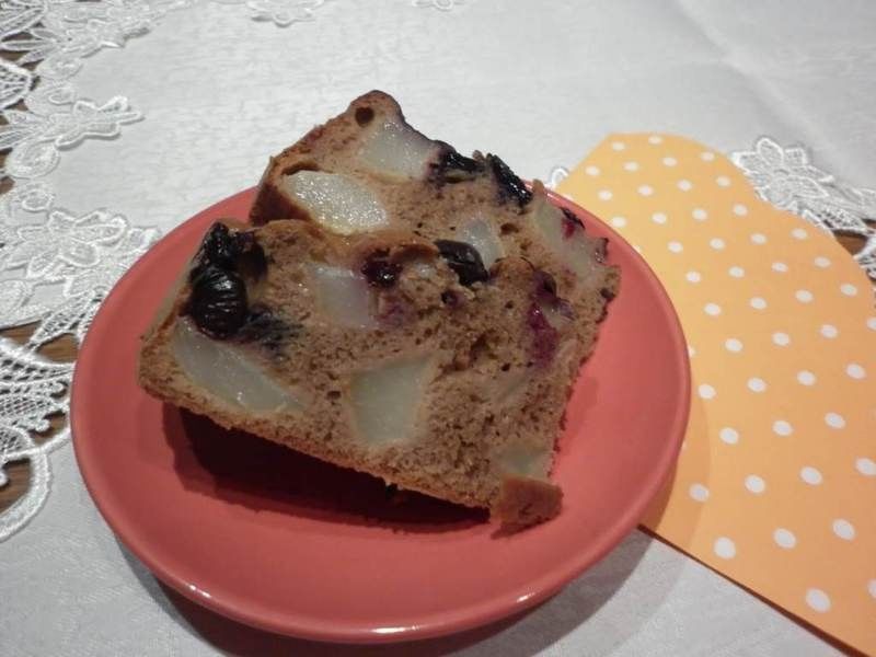 Ciemne ciasto borówkowo - gruszkowe z kardamonem Ciemne ciasto borówkowo - gruszkowe z kardamonem