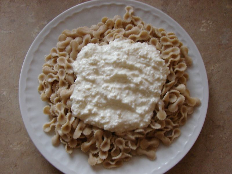 Ciemny makaron z chudym serem Ciemny makaron z chudym serem