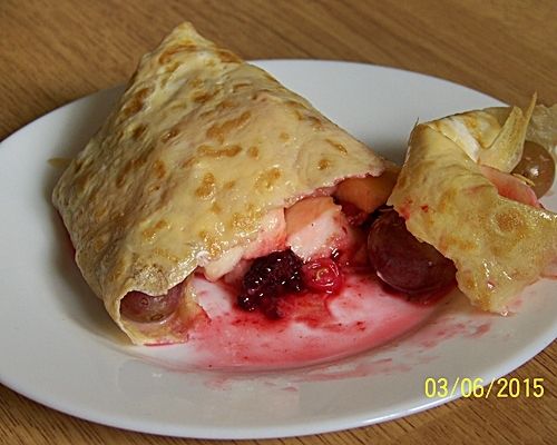 Cieniutkie omlety waniliowe z owocami Cieniutkie omlety waniliowe z owocami