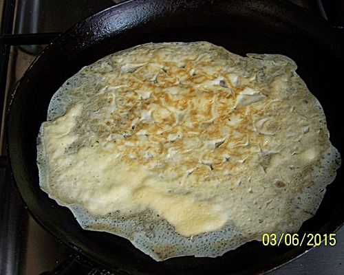 Cieniutkie omlety waniliowe z owocami
