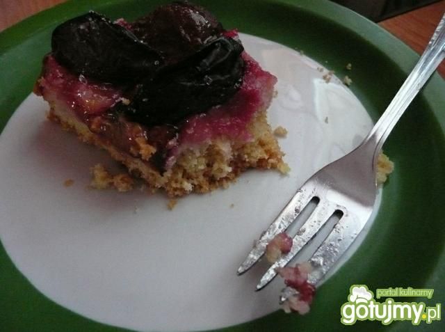 Cienkie kruche ciacho ze śliwkami