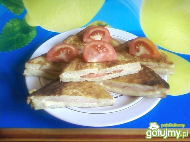 Ciepłe kanapki ze starego chleba. Ciepłe kanapki ze starego chleba.