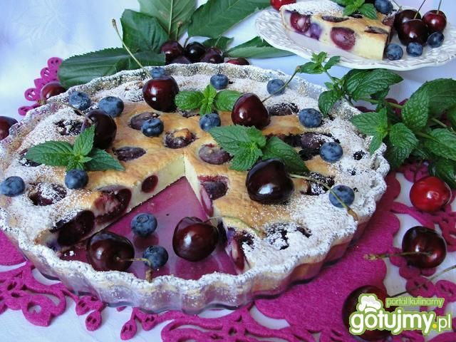 Clafoutis z czereśniami i borówką