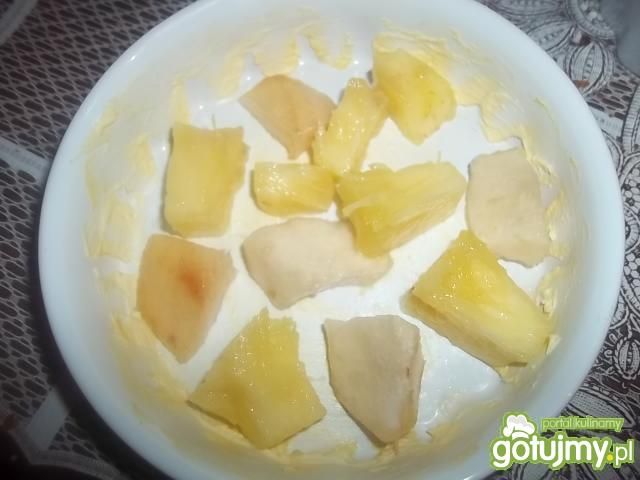 Clafoutis z gruszką i ananasem