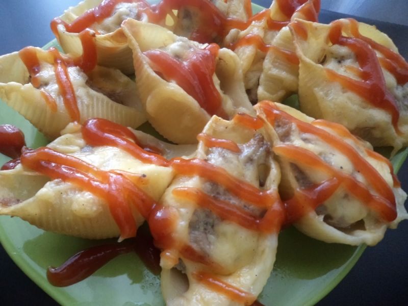 Conchiglioni z mięsem mielonym Conchiglioni z mięsem mielonym