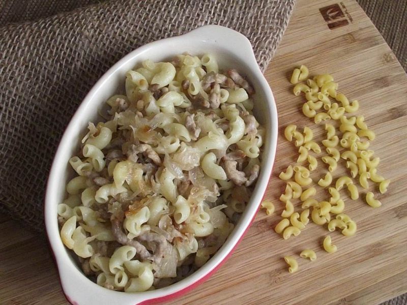 Coquillette z kapustą i mięsem mielonym 