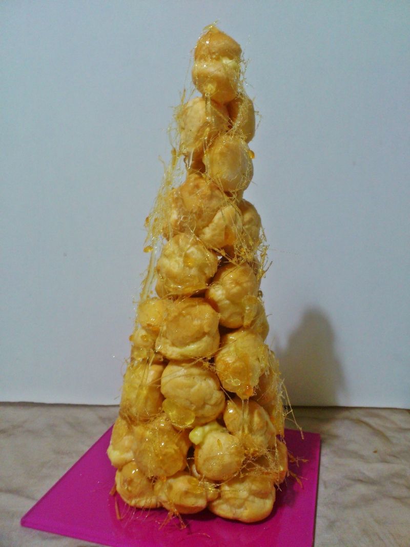 Croquembouche z crème pâtissière Croquembouche z crème pâtissière