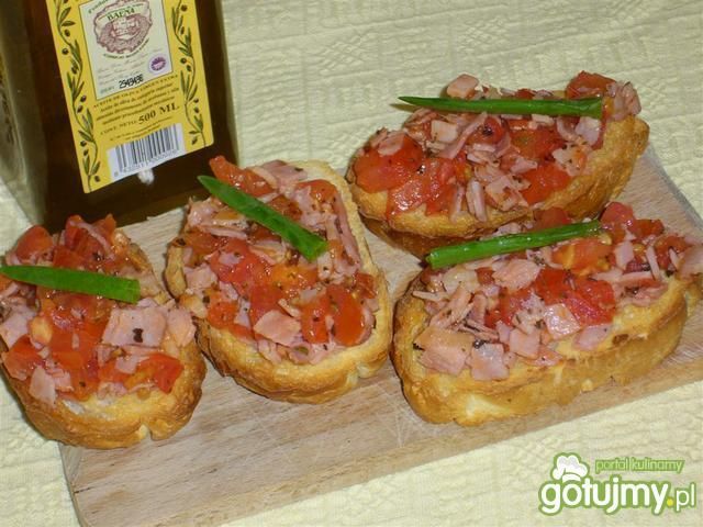 Crostini z szynką i pomidorami Crostini z szynką i pomidorami