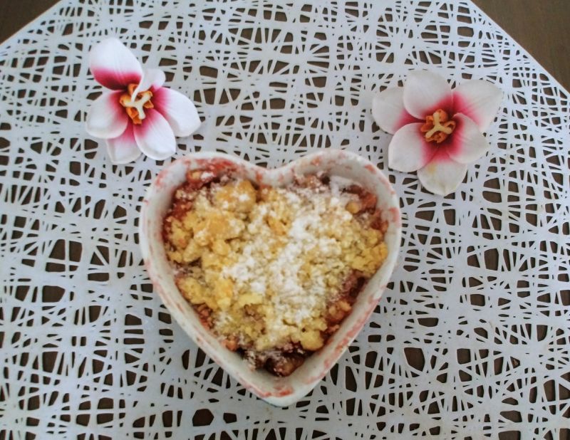 Crumble z rabarbarem, bananem i rodzynkami
