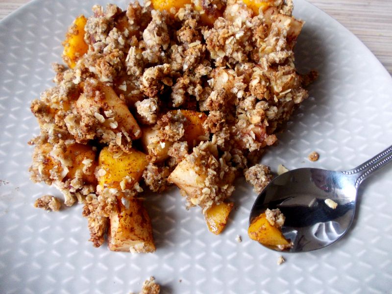Crumble jabłkowo-brzoskwiniowe