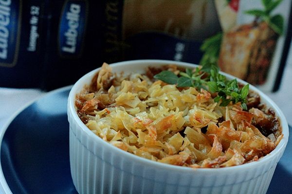 Crumble makaronowe z duszoną wołowiną Crumble makaronowe z duszoną wołowiną