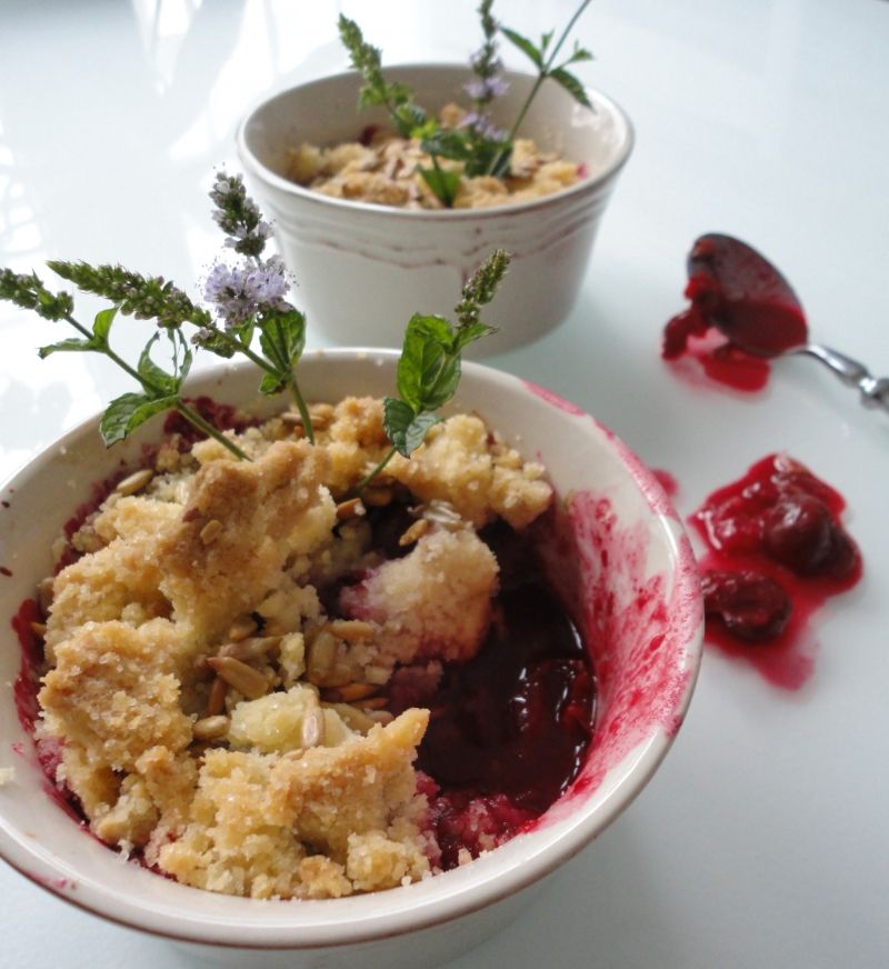 Crumble wisniowe pod migdałową kruszonką Crumble wisniowe pod migdałową kruszonką