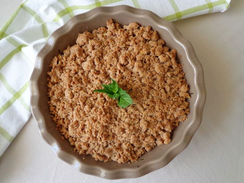 Crumble z cukinią, boczkiem i serem feta
