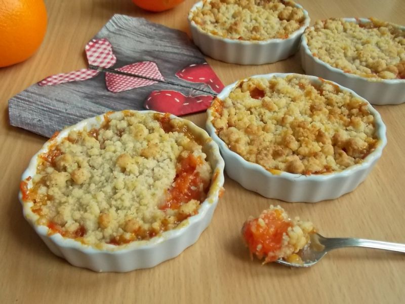 Crumble z grejpfruta i orzechów włoskich