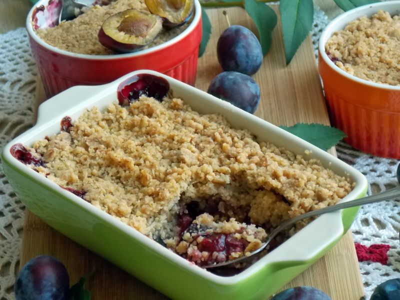 Crumble  ze śliwkami i orzechami Crumble  ze śliwkami i orzechami