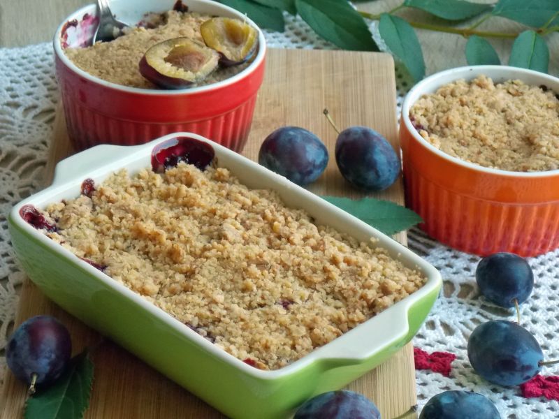 Crumble  ze śliwkami i orzechami Crumble  ze śliwkami i orzechami