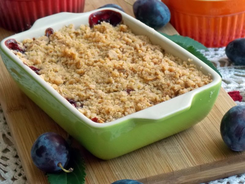 Crumble  ze śliwkami i orzechami Crumble  ze śliwkami i orzechami