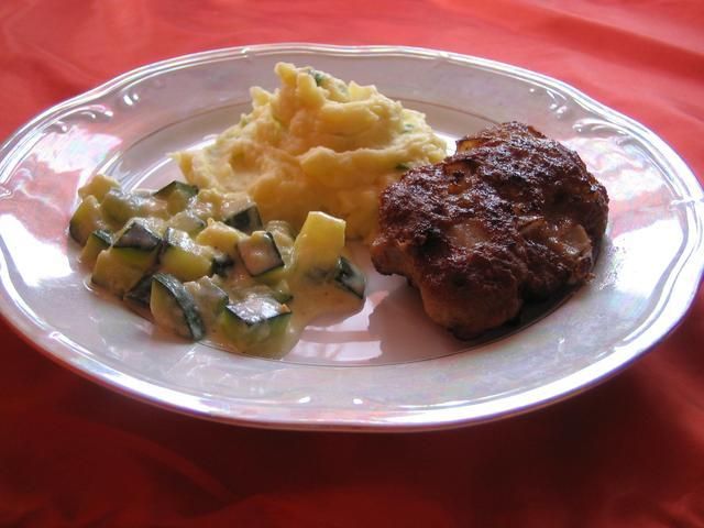 Cukina z czosnkiem w bialym sosie Cukina z czosnkiem w bialym sosie