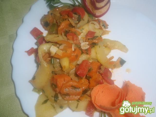 Cukinia  duszona w smietanie z warzywami Cukinia  duszona w smietanie z warzywami