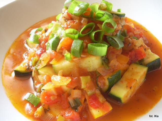 Cukinia duszona z pomidorami