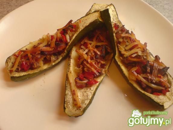 Cukinia faszerowana .