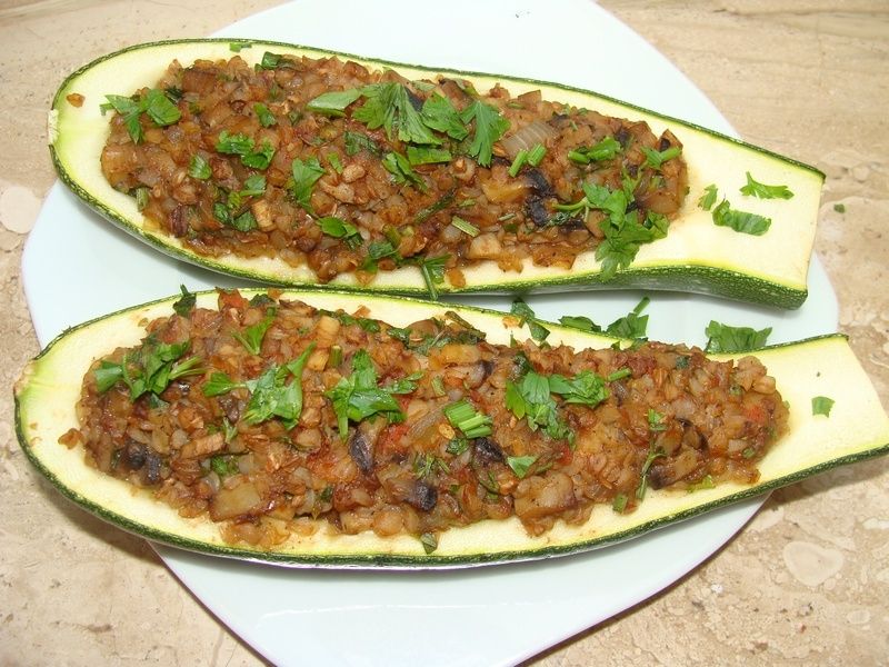  Cukinia faszerowana kaszą dietetyczna