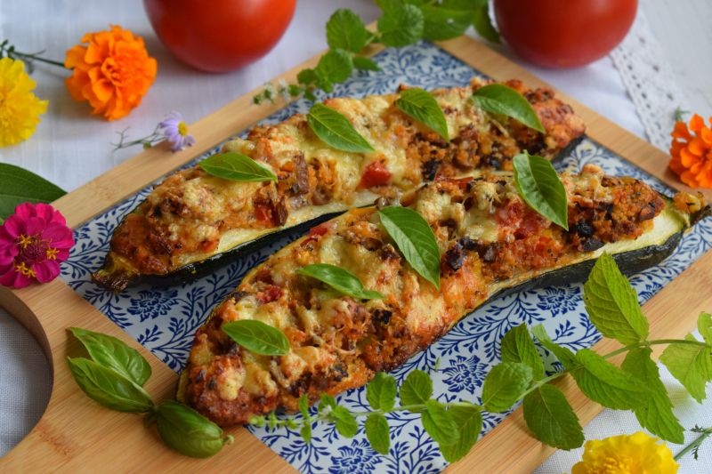 Cukinia faszerowana kuskusem i pieczarkami Cukinia faszerowana kuskusem i pieczarkami