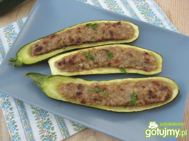 Cukinia faszerowana mięsem i ryżem Cukinia faszerowana mięsem i ryżem