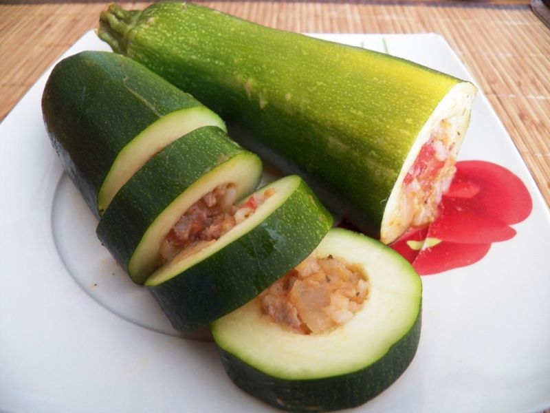 Cukinia faszerowana mięsem i ryżem