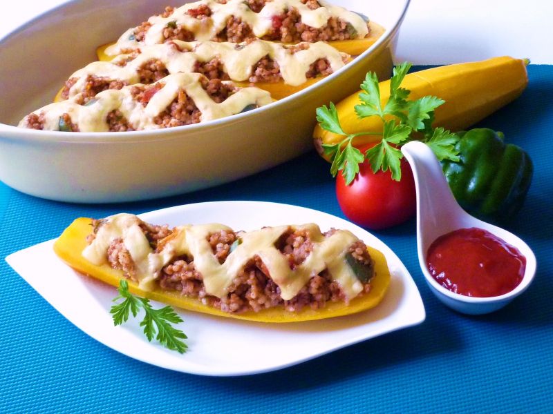 Cukinia faszerowana mięsem, kaszą i warzywami Cukinia faszerowana mięsem, kaszą i warzywami