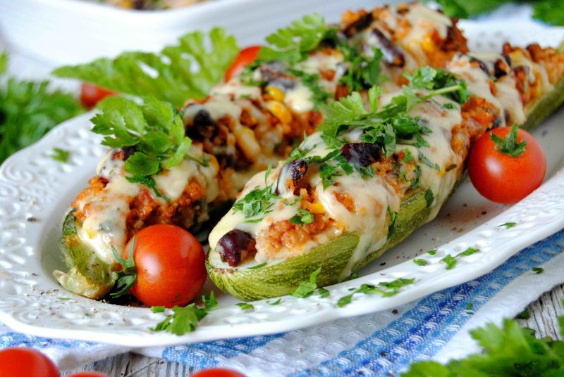 Cukinia faszerowana po meksykańsku