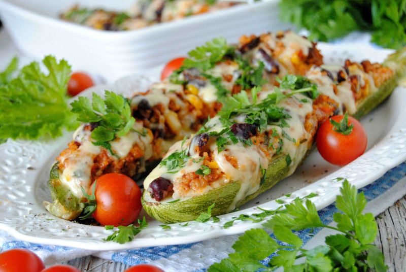 Cukinia faszerowana po meksykańsku