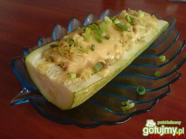 Cukinia faszerowana ryżem curry