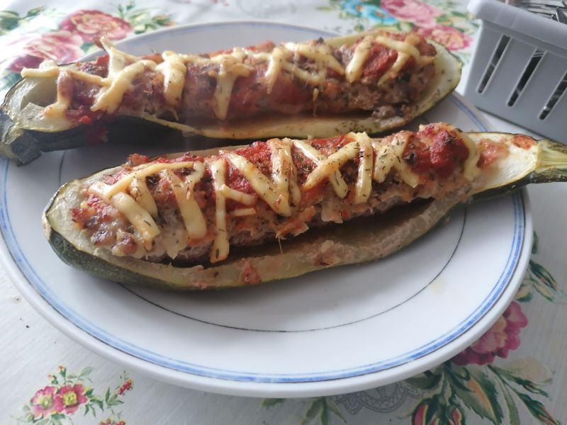 Cukinia faszerowane mięsem mielonym