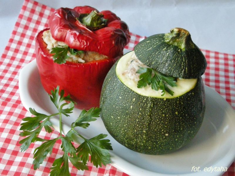 Cukinia i papryka z farszem o smaku gyrosa